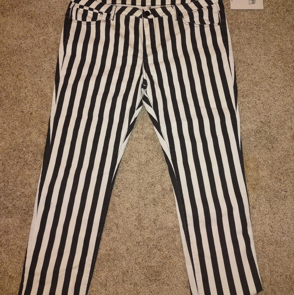 Black and white skinny jeans size 23 24